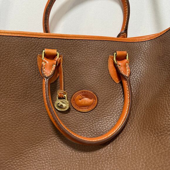Dooney & Bourke shoulder bag with removable shoulder strap - Picture 2 of 7